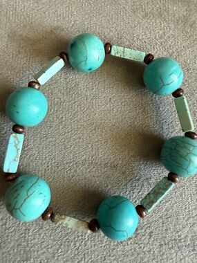 Turquoise Stretch Beaded Bracelet - Blue-Green Stone Design